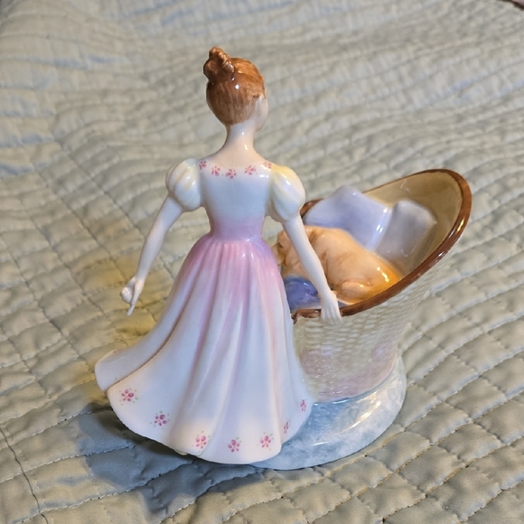 Porcelain Figurine with Pink Dress and Dog - Picture 4 of 9